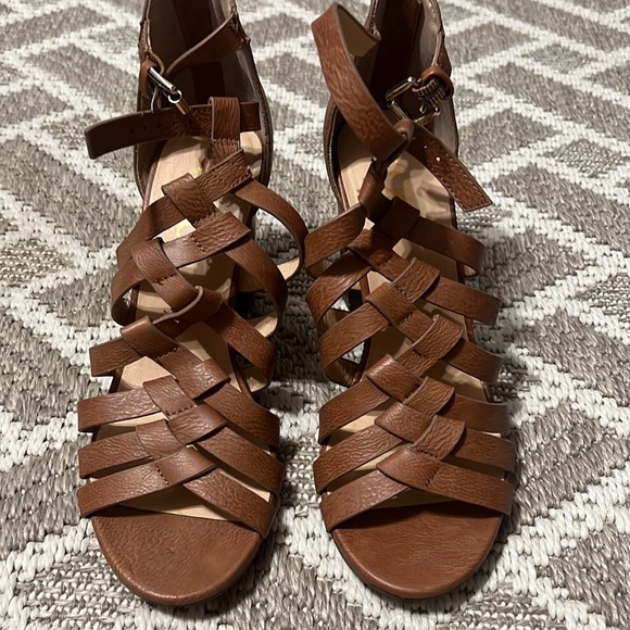 Xoxo ankle wrap dress shoes size 7 camel color - Picture 1 of 7
